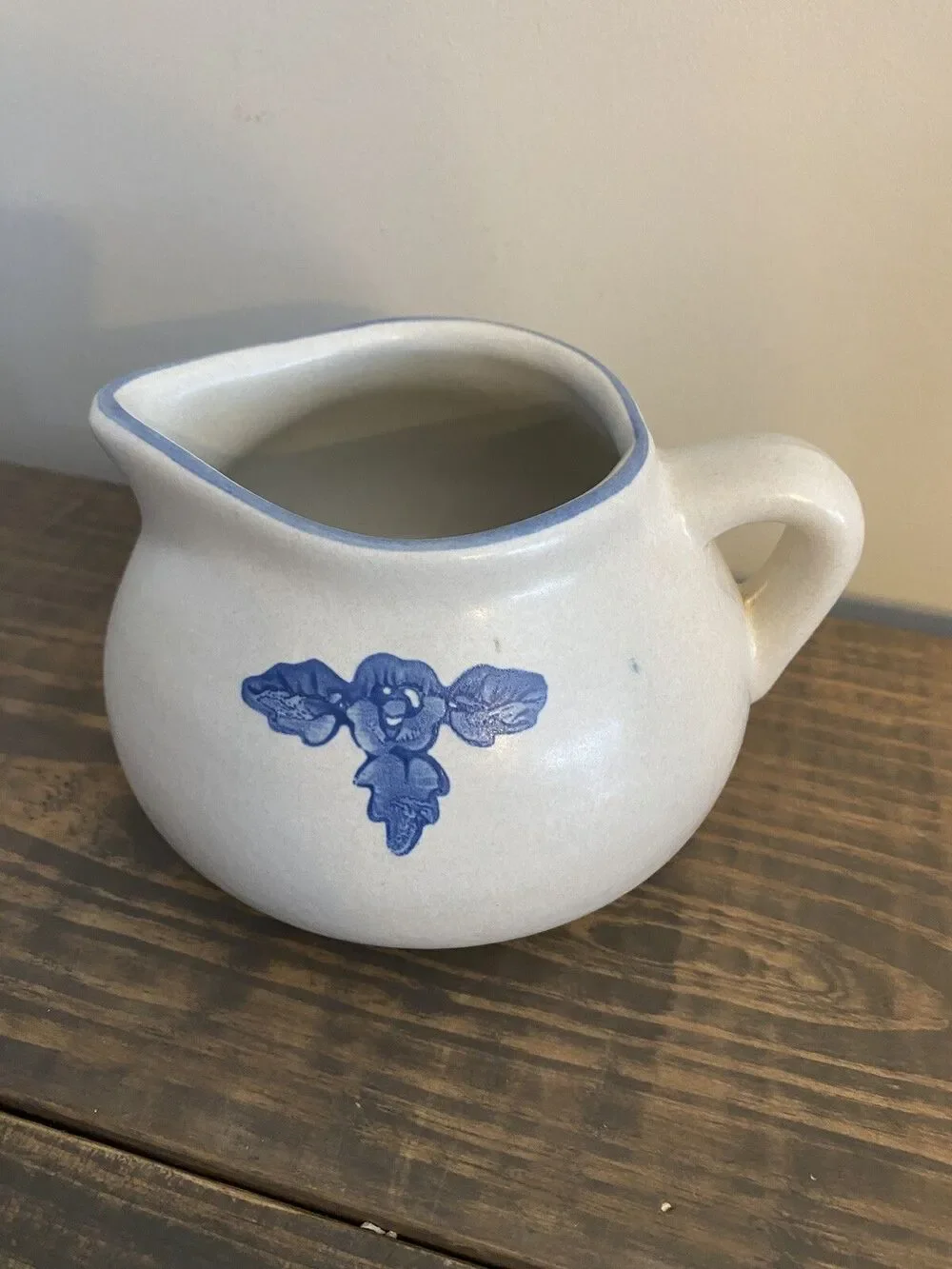 Pfaltzgraff Yorktowne Gravy Sauce Boat Pitcher Blue Gray Stoneware 7-414
